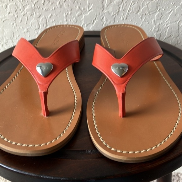 Coach: Ellis (FG 2097) Leather Slip On Thong Flip Flop- Silver Tone Heart- 9 - Picture 6 of 16
